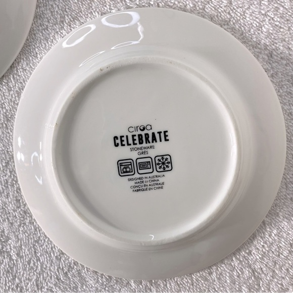 Ciroa Celebrate Holiday Christmas Bear In Sweater Dessert Snack Plates x2 - Picture 5 of 6